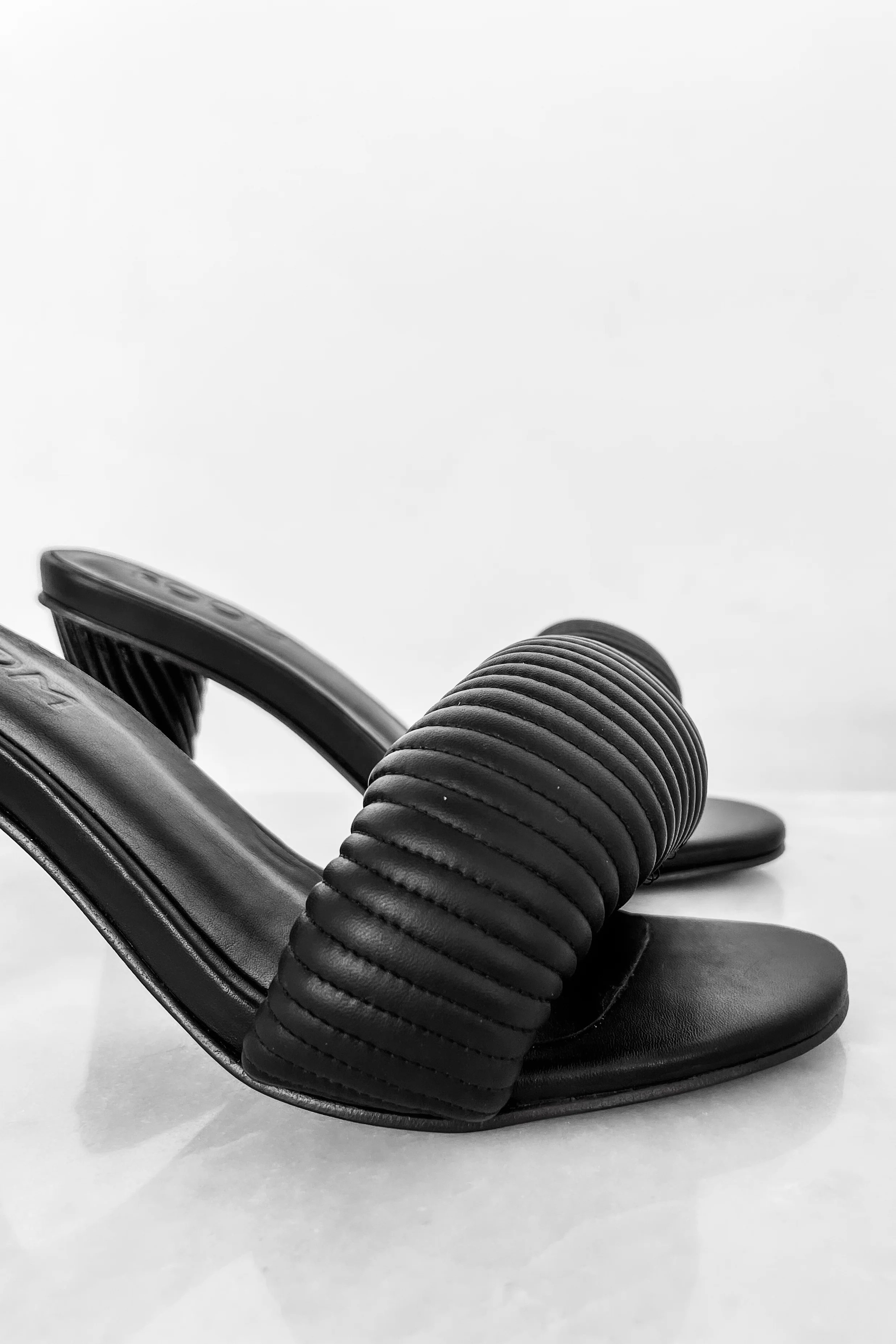 Settee Heel - Image 3