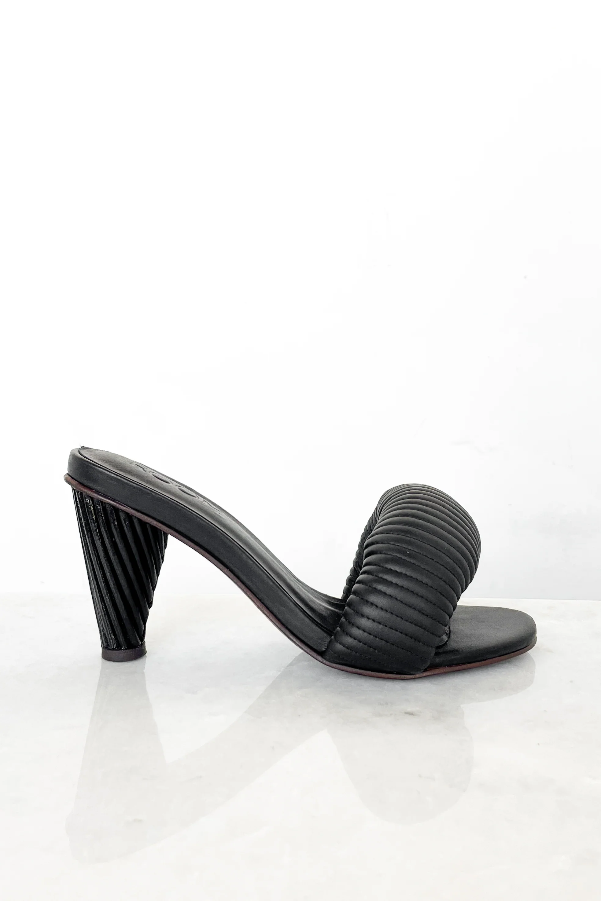 Settee Heel - Image 6