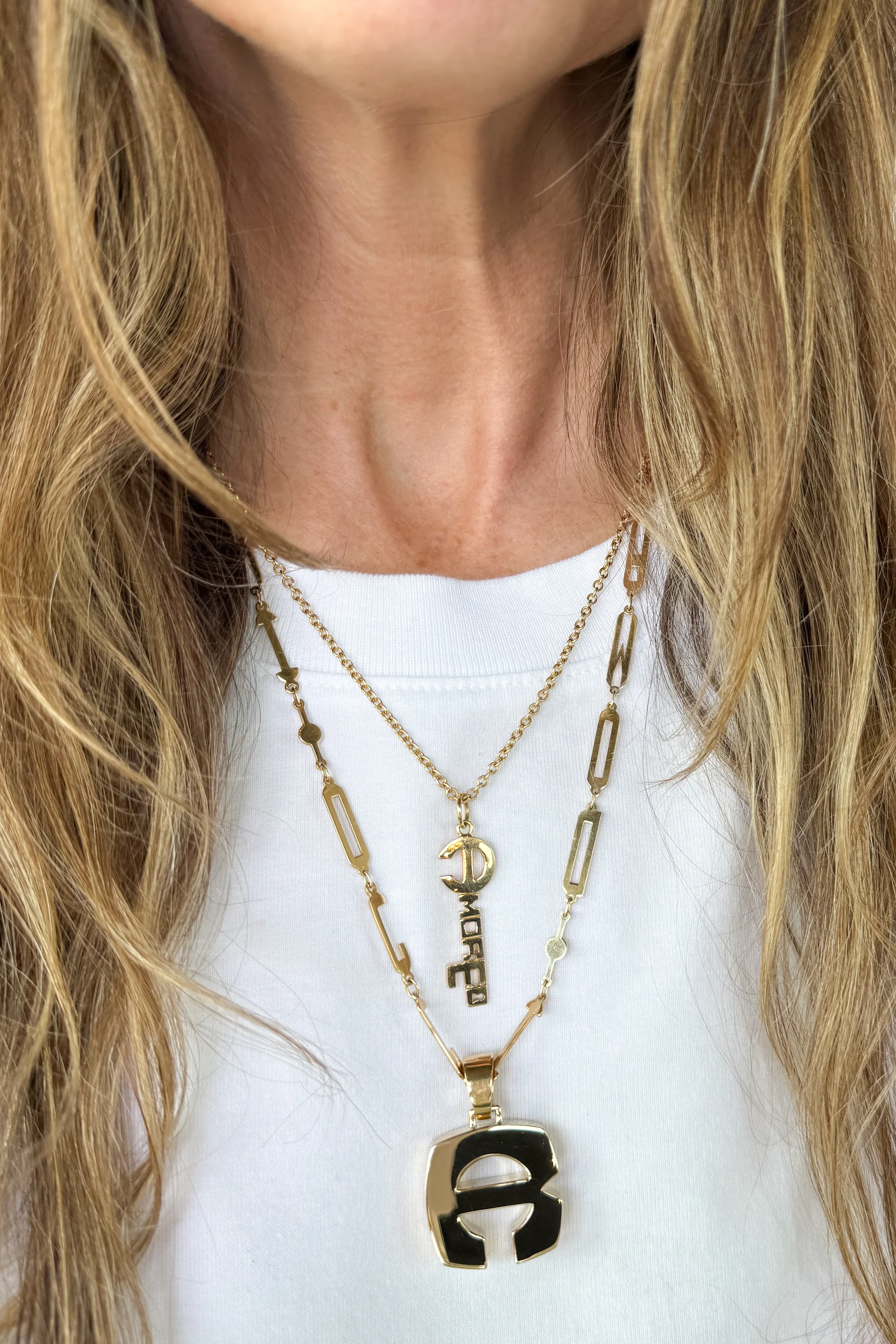 Gold Splendente "R" Initial Pendant - Image 10