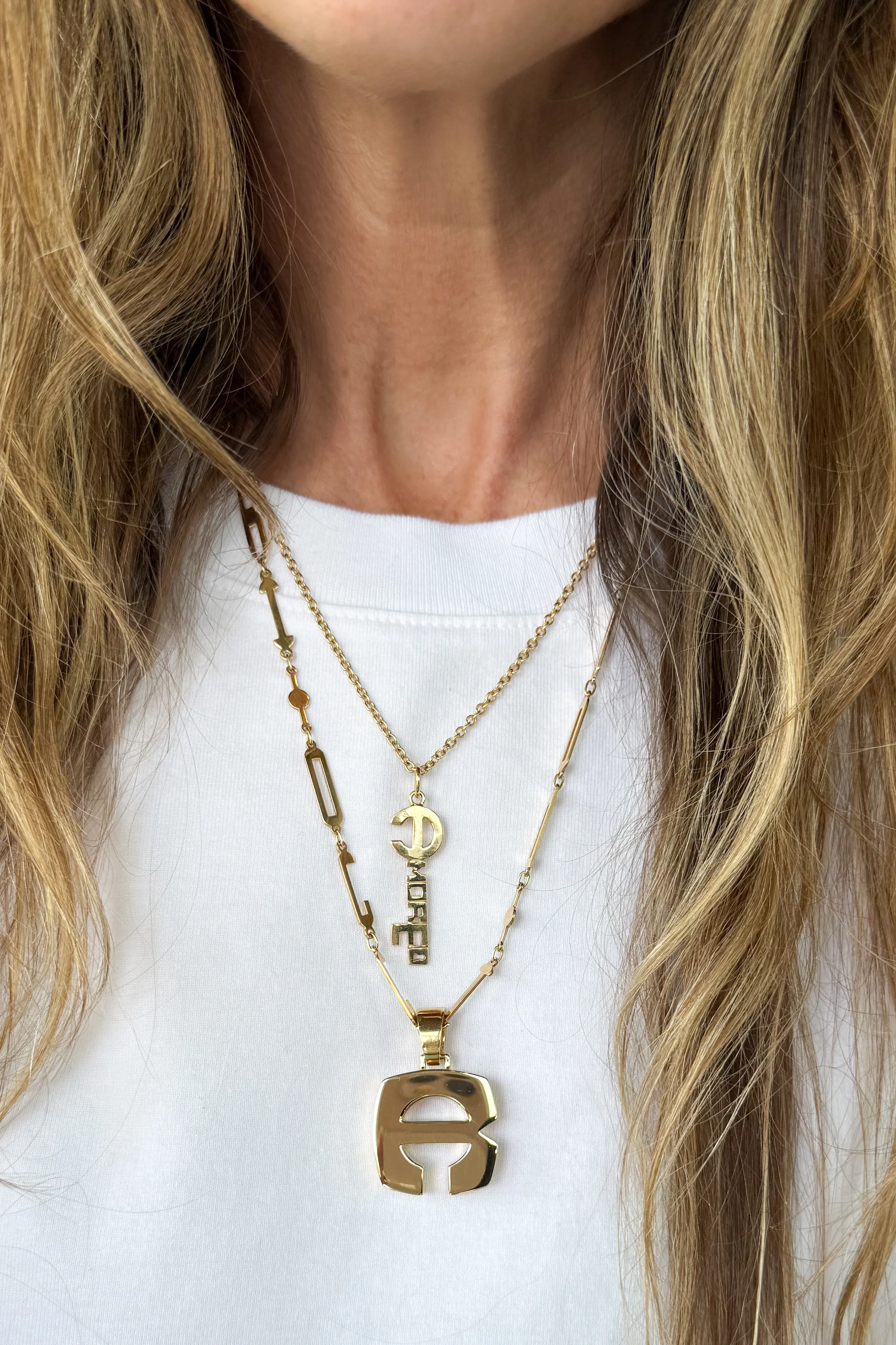 Gold Splendente "R" Initial Pendant - Image 4